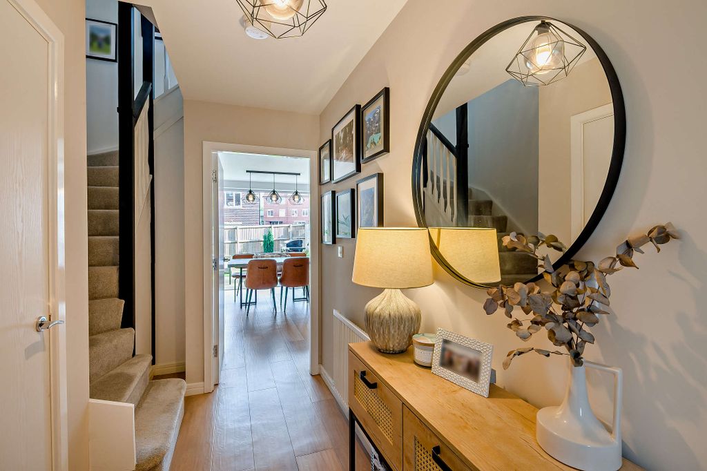 Property photo 2 of 19 Entrance Hallway