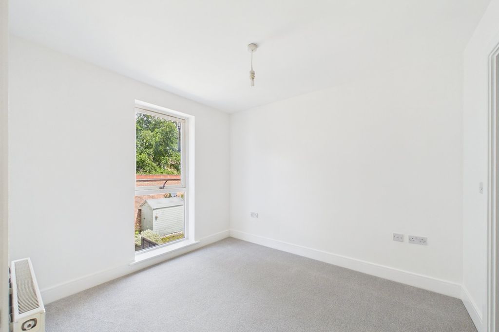 Property photo 2 of 8 Picture No. 22