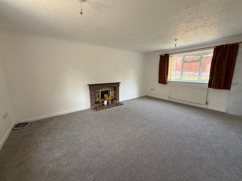 Property photo 2 of 21 Living Room