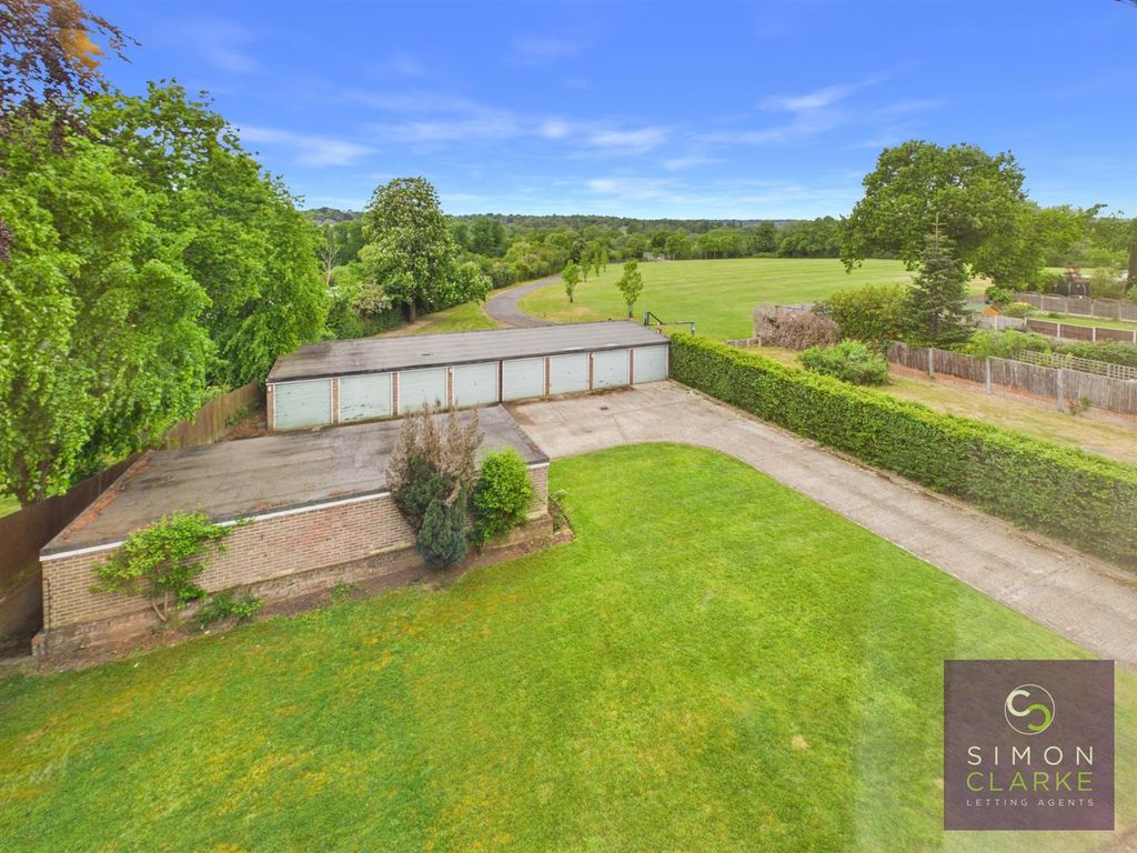 Property photo 3 of 10 Cam05425G0-Pr0120-Still002.Jpg