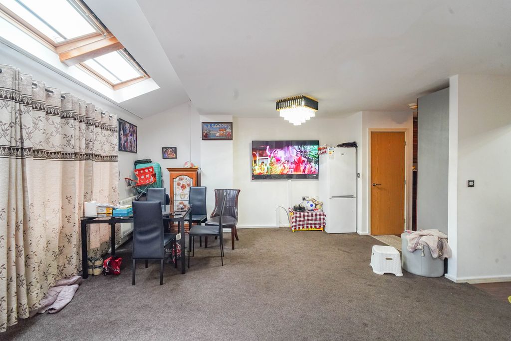Property photo 3 of 25