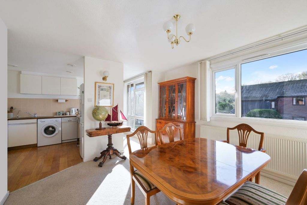 Property photo 2 of 26 Heathwood Court