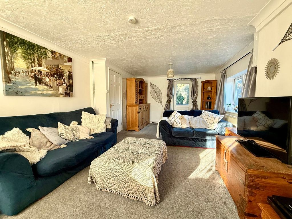 Property photo 2 of 21