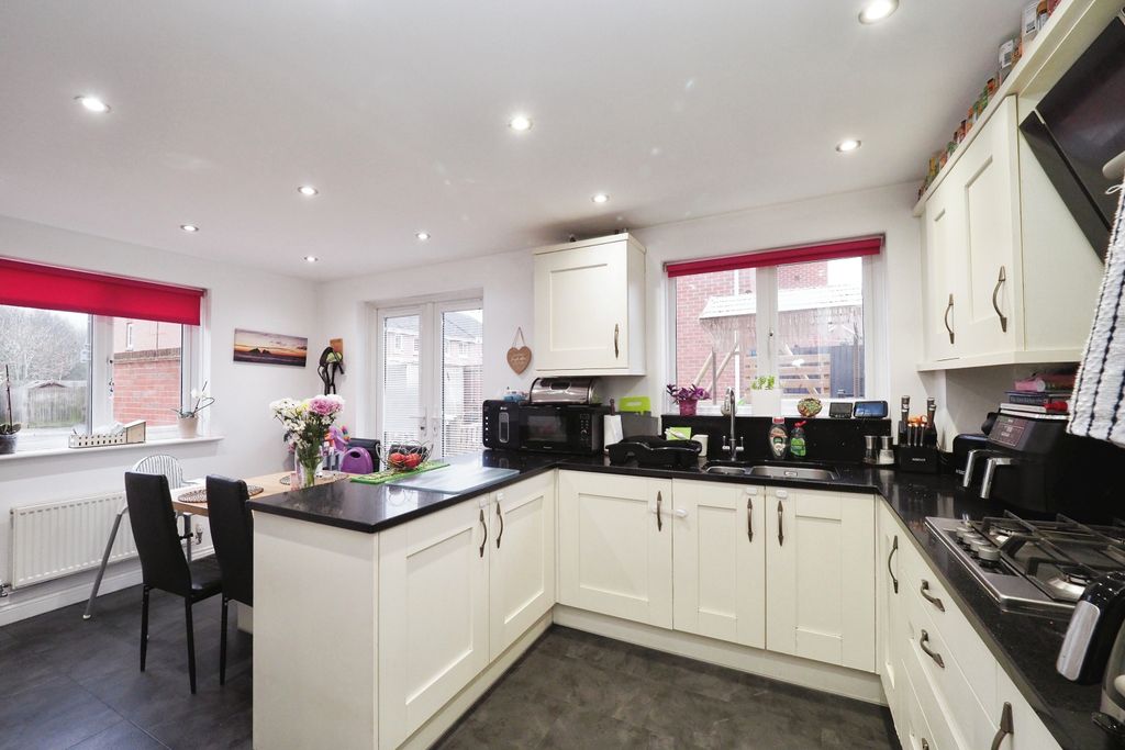 Property photo 2 of 17 Onp82472