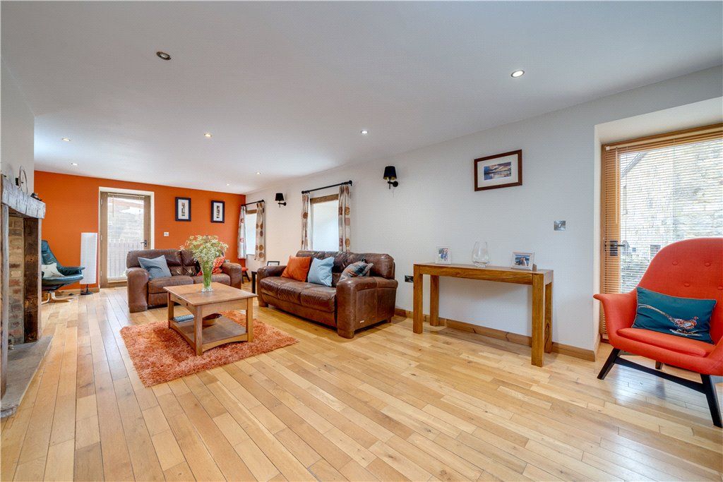Property photo 2 of 37 Living Room