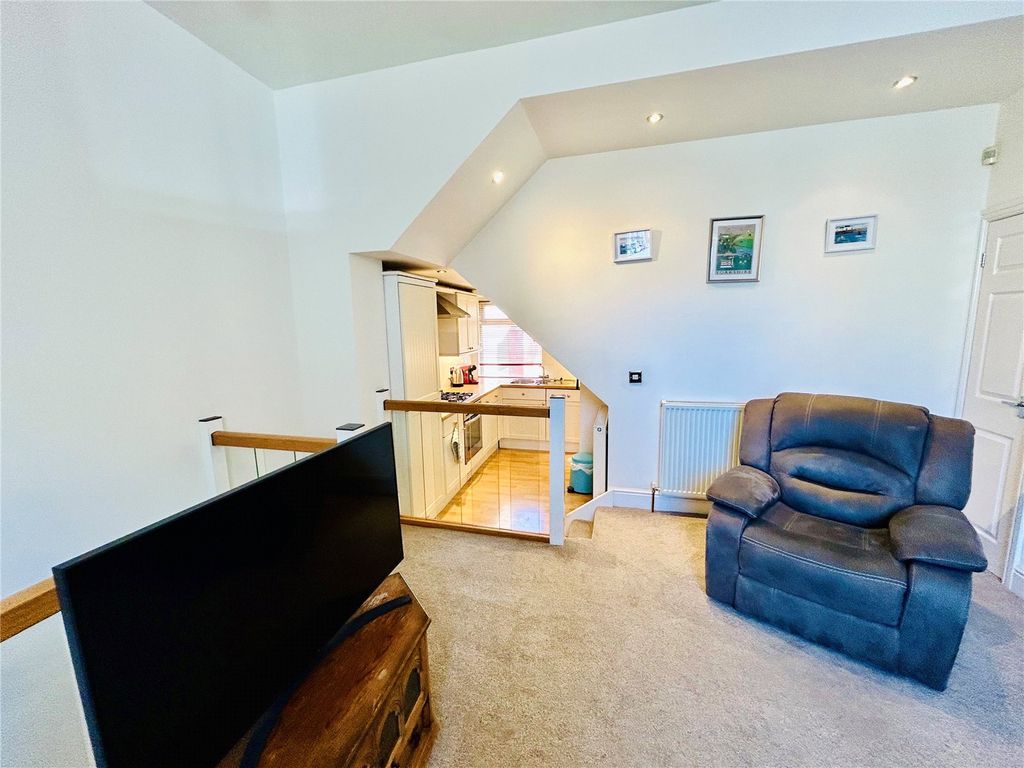 Property photo 2 of 10 Picture No. 11