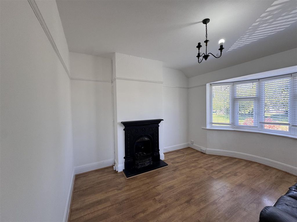 Property photo 1 of 7 Lounge