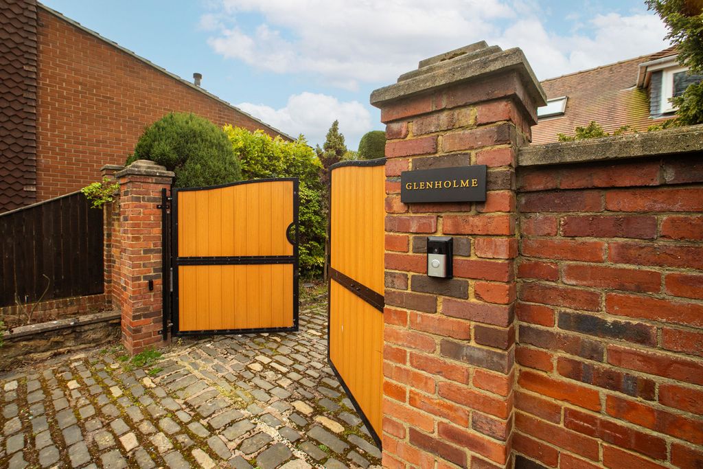 Property photo 3 of 34