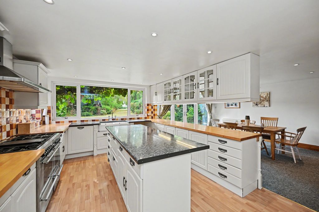 Property photo 3 of 25