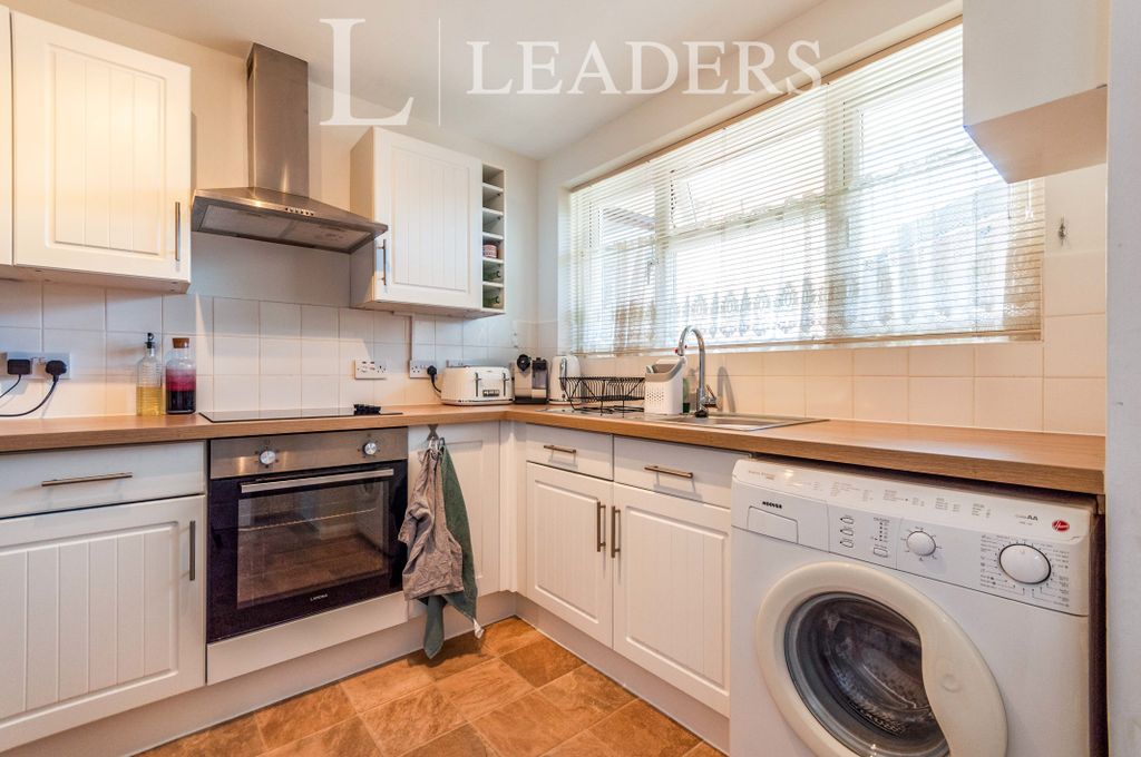 Property photo 3 of 10 Kit