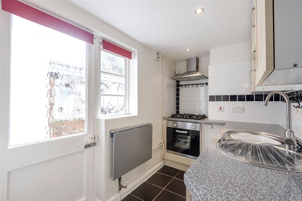 Property photo 3 of 6 Kitchen