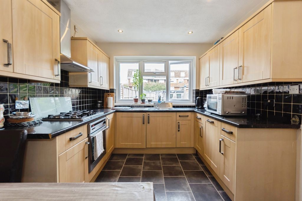 Property photo 2 of 17 Pbox-Img.Jpg