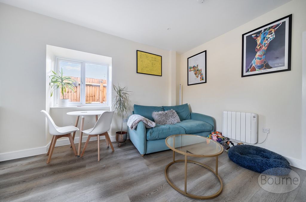 Property photo 2 of 19 Bf162c2F-196A-402...