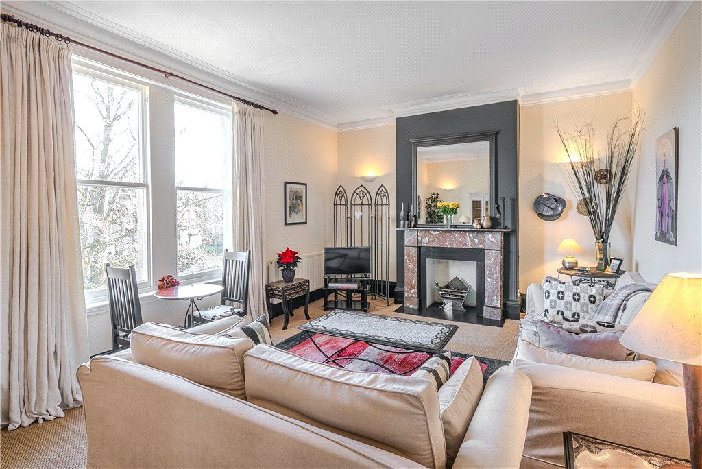 Property photo 2 of 10 Sitting Room