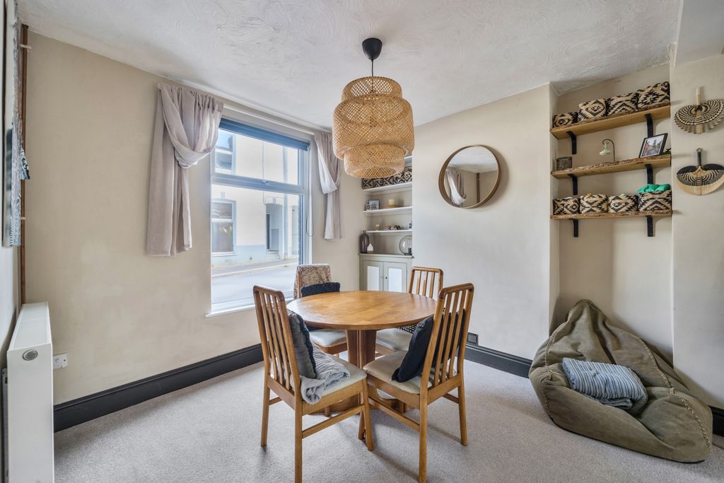 Property photo 2 of 17 1353771-16-68c434A33F23d