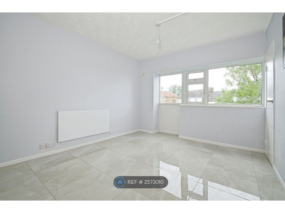 Property photo 3 of 10 Living Room