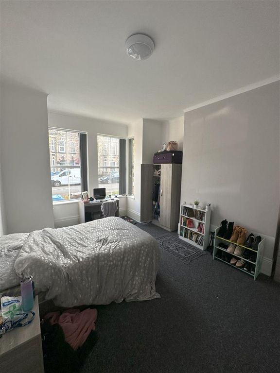 Property photo 3 of 7 Bed 1.Jpg