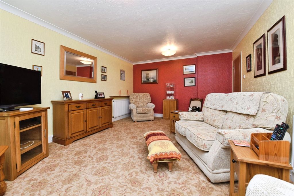 Property photo 3 of 17 Interior