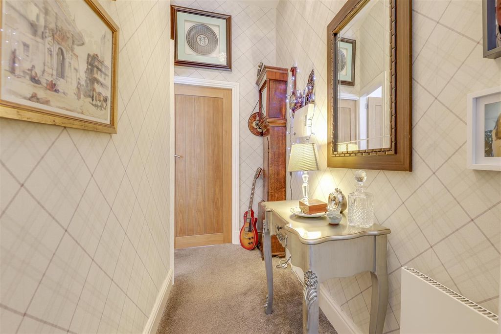 Property photo 3 of 24 Hall