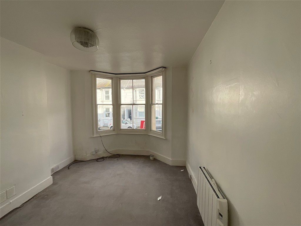 Property photo 2 of 5 Lounge