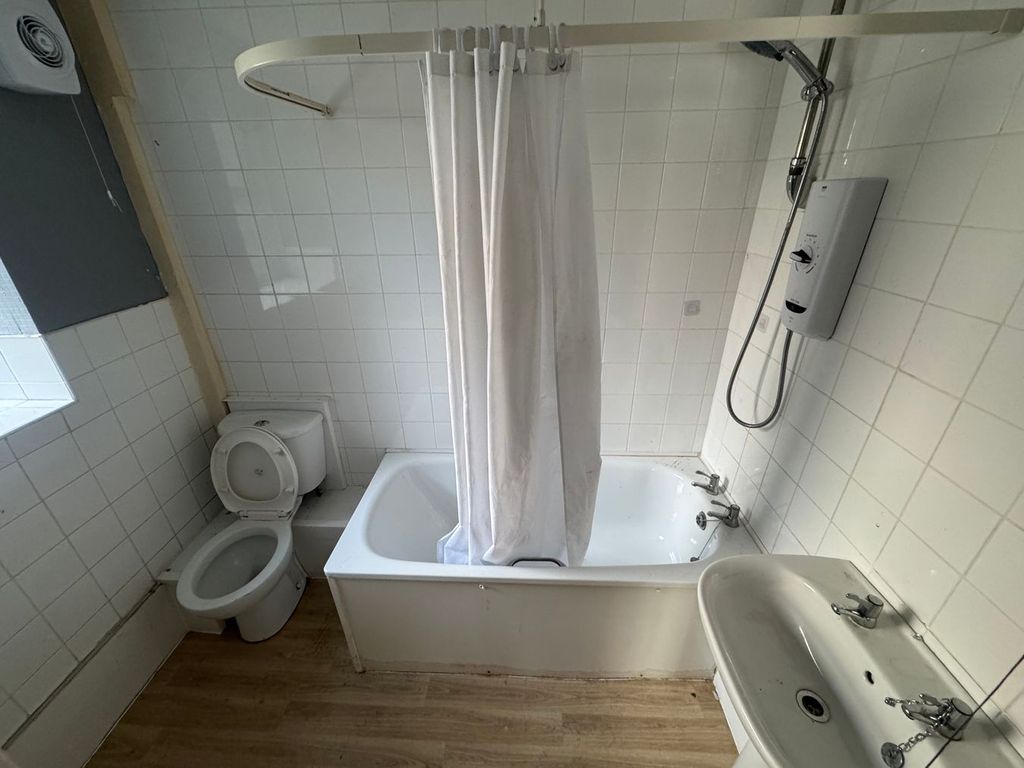 Additional image 10 of 3 bed flat for saleLewis Street, Pontwelly, Llandysul SA44
