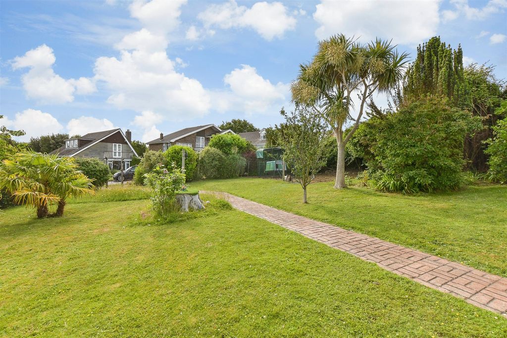 Property photo 1 of 16 Front Garden