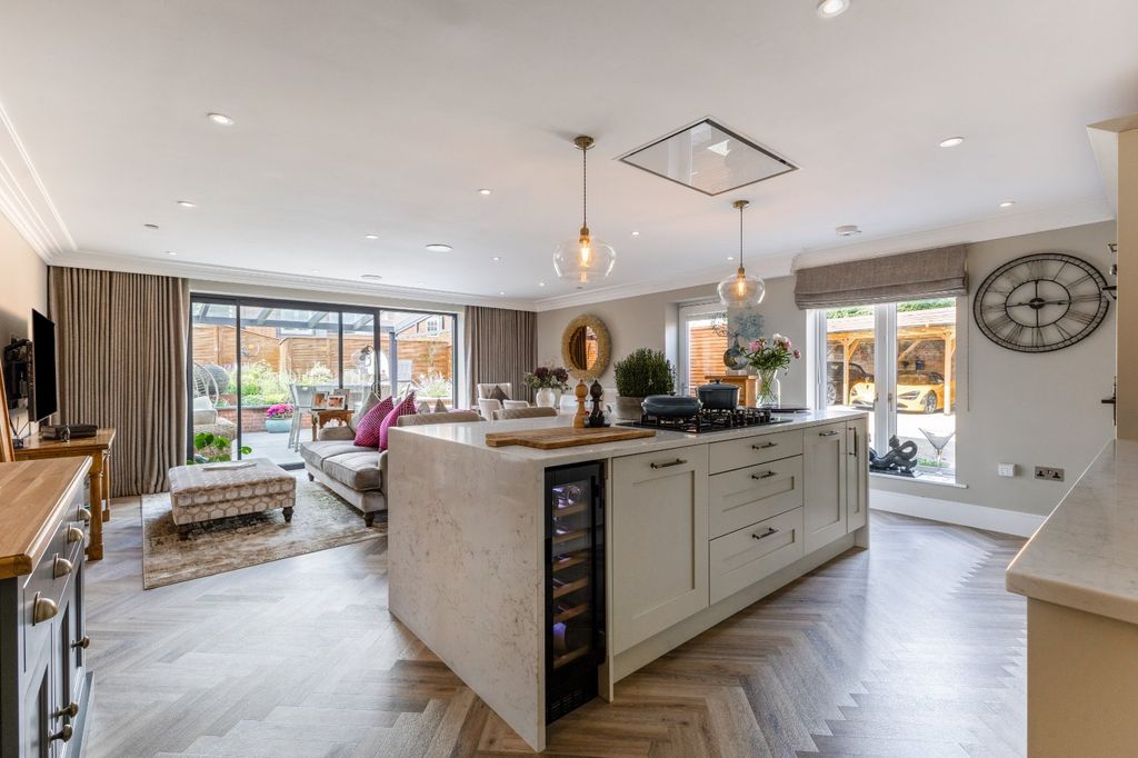 Property photo 1 of 15 Kitchen