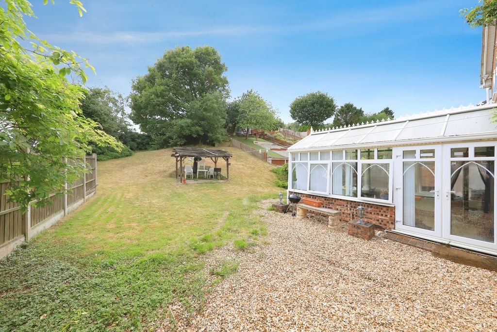 Property photo 3 of 17 Photo