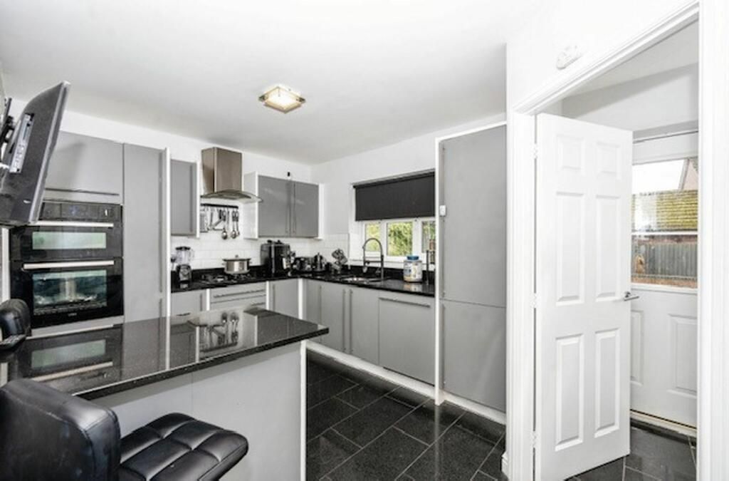 Property photo 3 of 13 Bexhill Gardens Kitchen