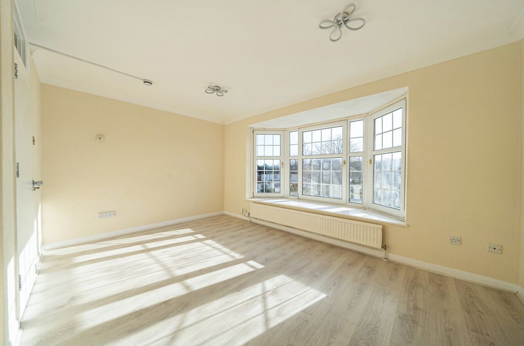 Property photo 2 of 15 1417066-9-6994Beb...