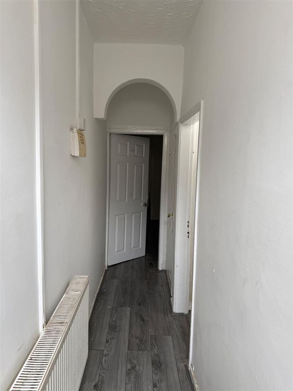 Property photo 3 of 9 Hallway .Jpeg
