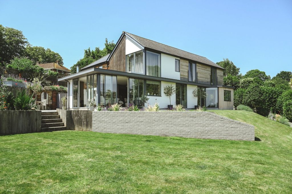 Property photo 1 of 32 Exterior