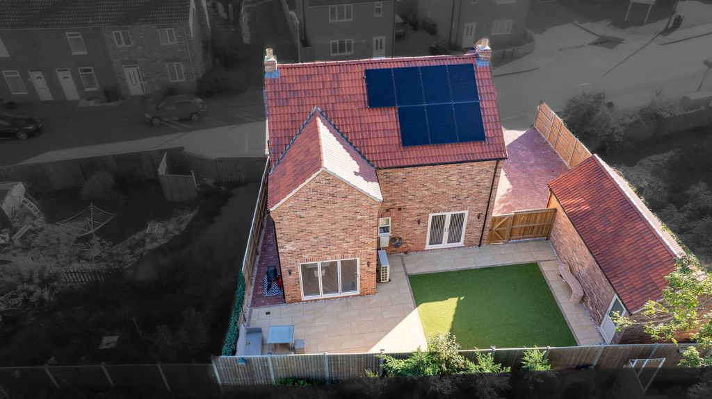 Property photo 3 of 42