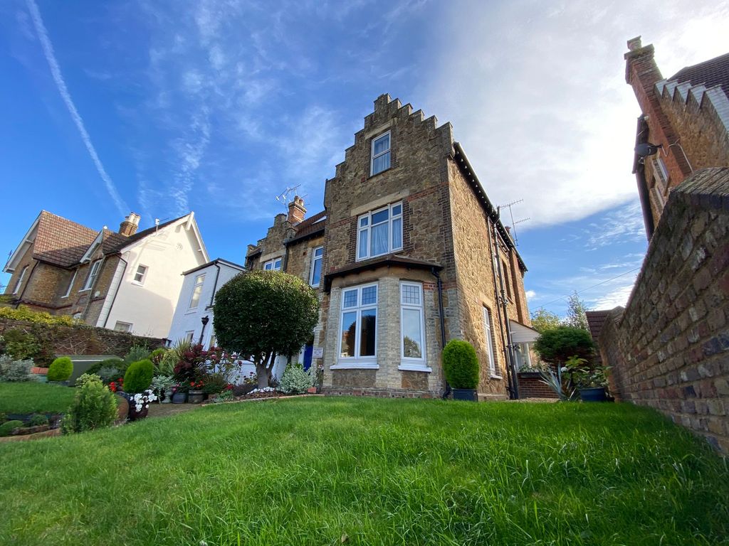 Property photo 1 of 24