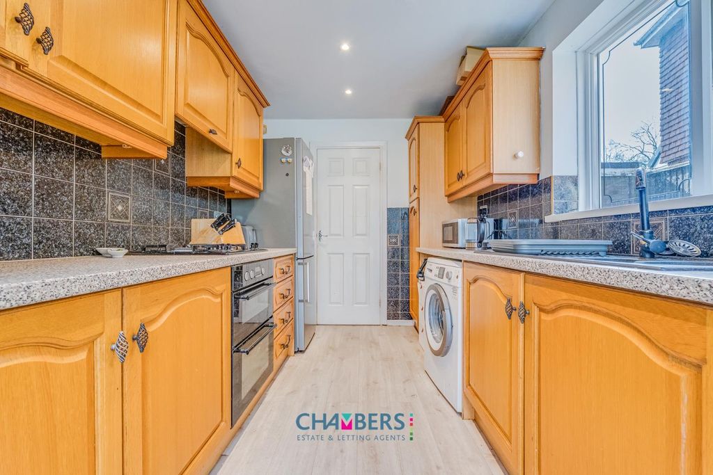 Property photo 3 of 40 Kitchen