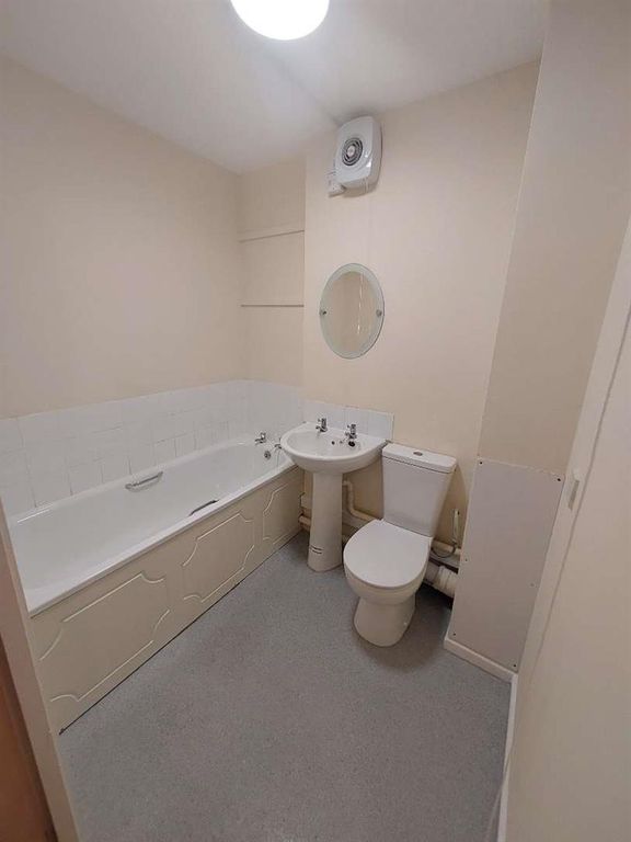 Property photo 2 of 5 Bathroom.Jpg
