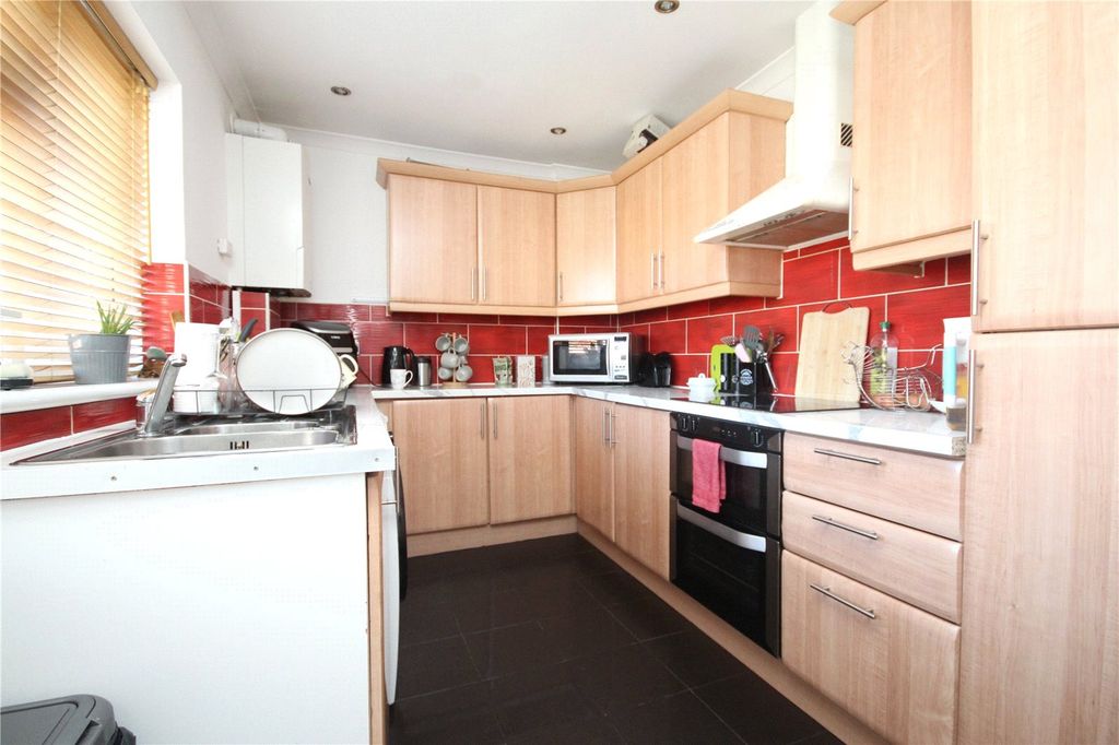 Property photo 2 of 11 Kitchen