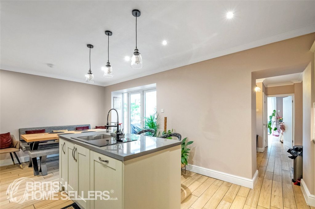 Property photo 3 of 15 Picture No. 18