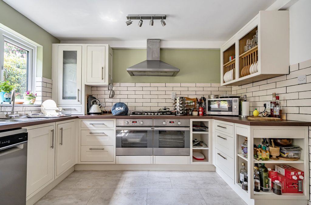 Property photo 2 of 19 1260694-15-682F2B...