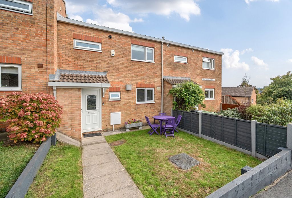 Property photo 1 of 16 1360004-2-68d67De...