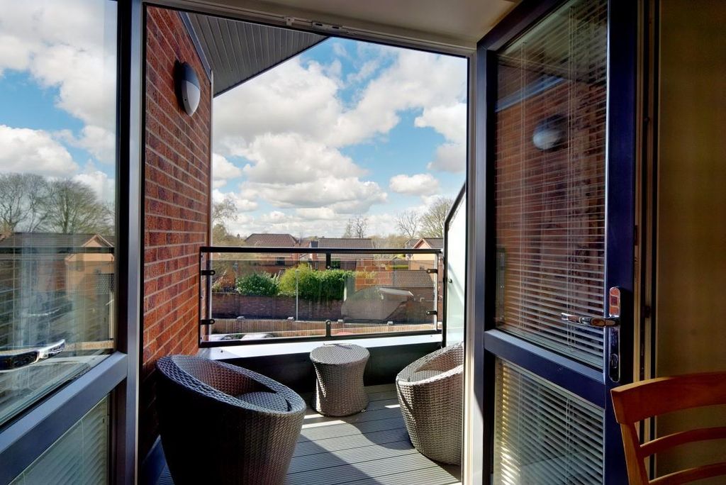 Property photo 3 of 23 8549062-Interior01 (Medium).Jpg