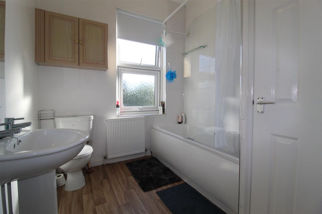 Property photo 3 of 6 Bathroom.Jpg