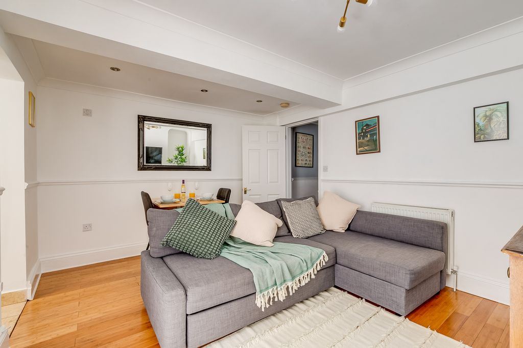 Property photo 2 of 31 Gallery