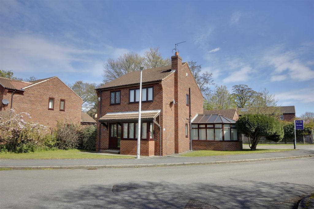 Property photo 1 of 29 The Coachings, Cliff Road