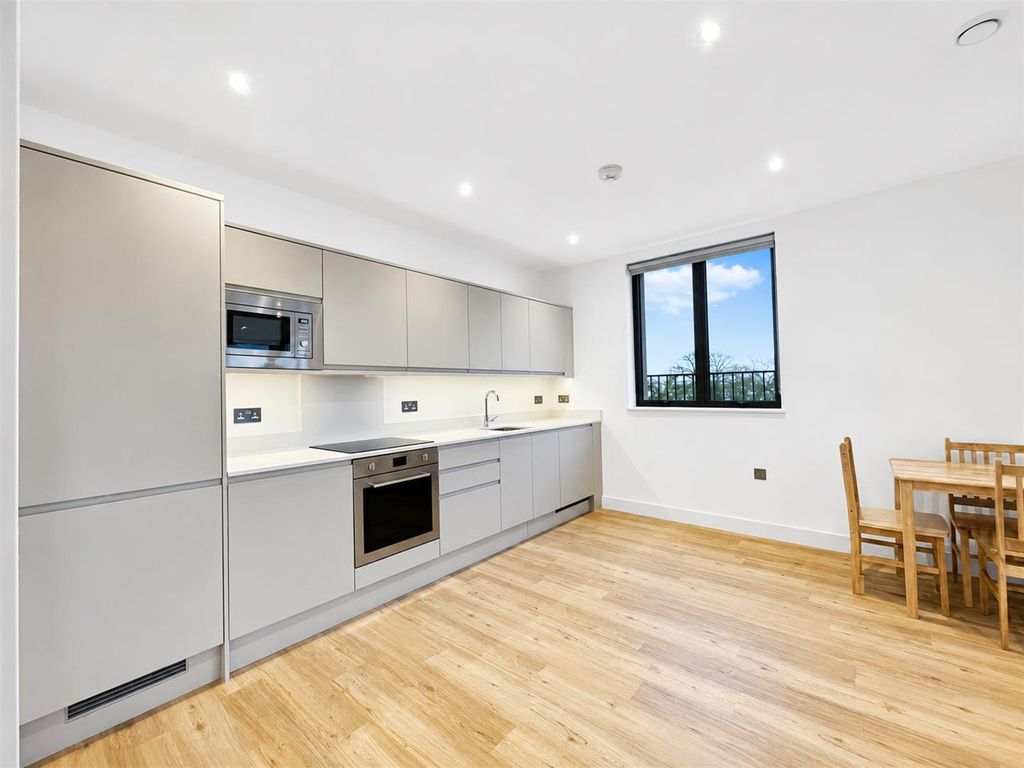 Property photo 3 of 16 2336B9c2-c25c-478A-Be58-1d4036825E69.Png