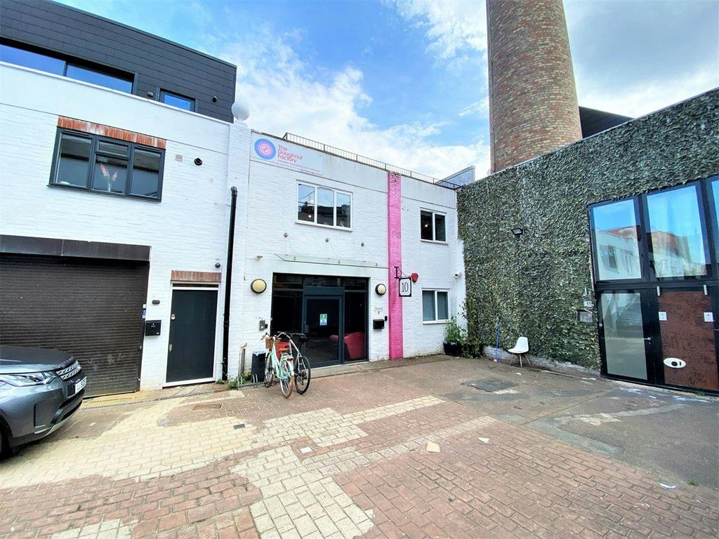 Property photo 1 of 7 The Doughnut Factory - Acton (1).Jpg