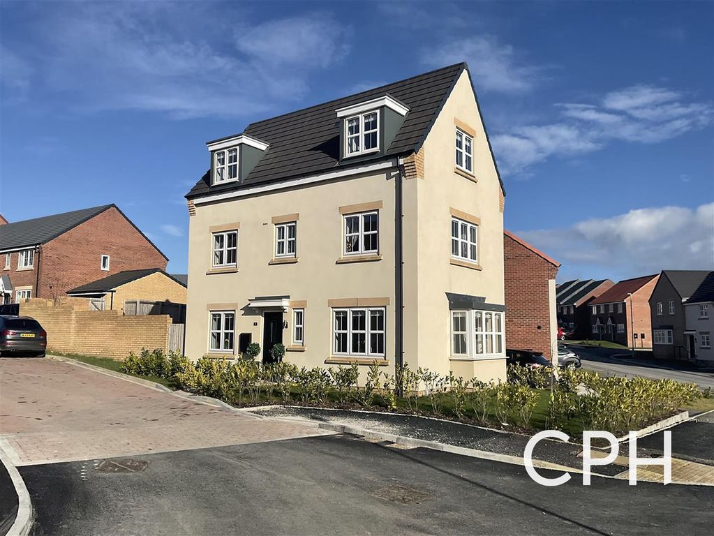 Property photo 2 of 26 Millfields Front.Jpg