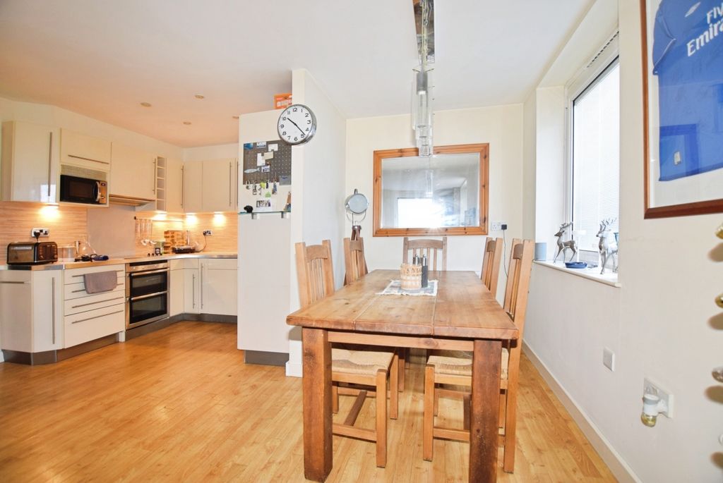 Additional image 4 of 2 bed flat to rentLower Tanbridge Way, Horsham RH12