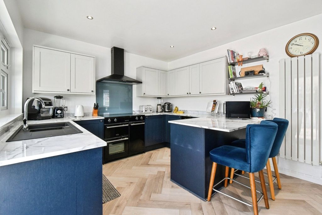 Property photo 2 of 17 Photo