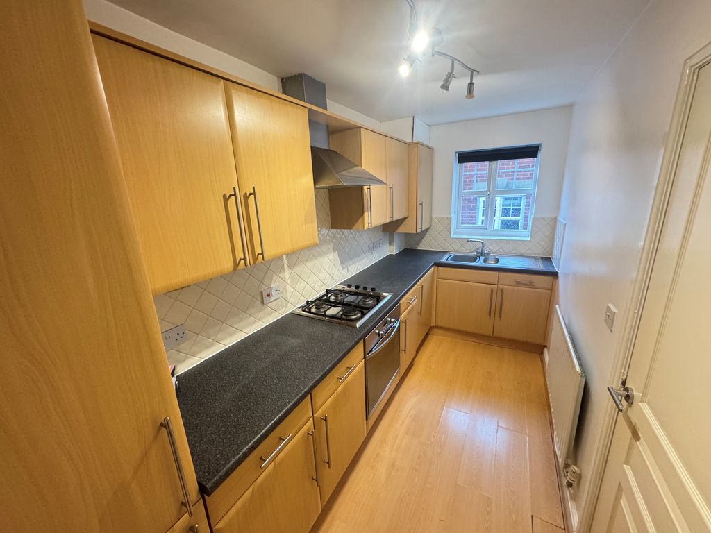 Property photo 2 of 7 Fully Fitted Kitchen